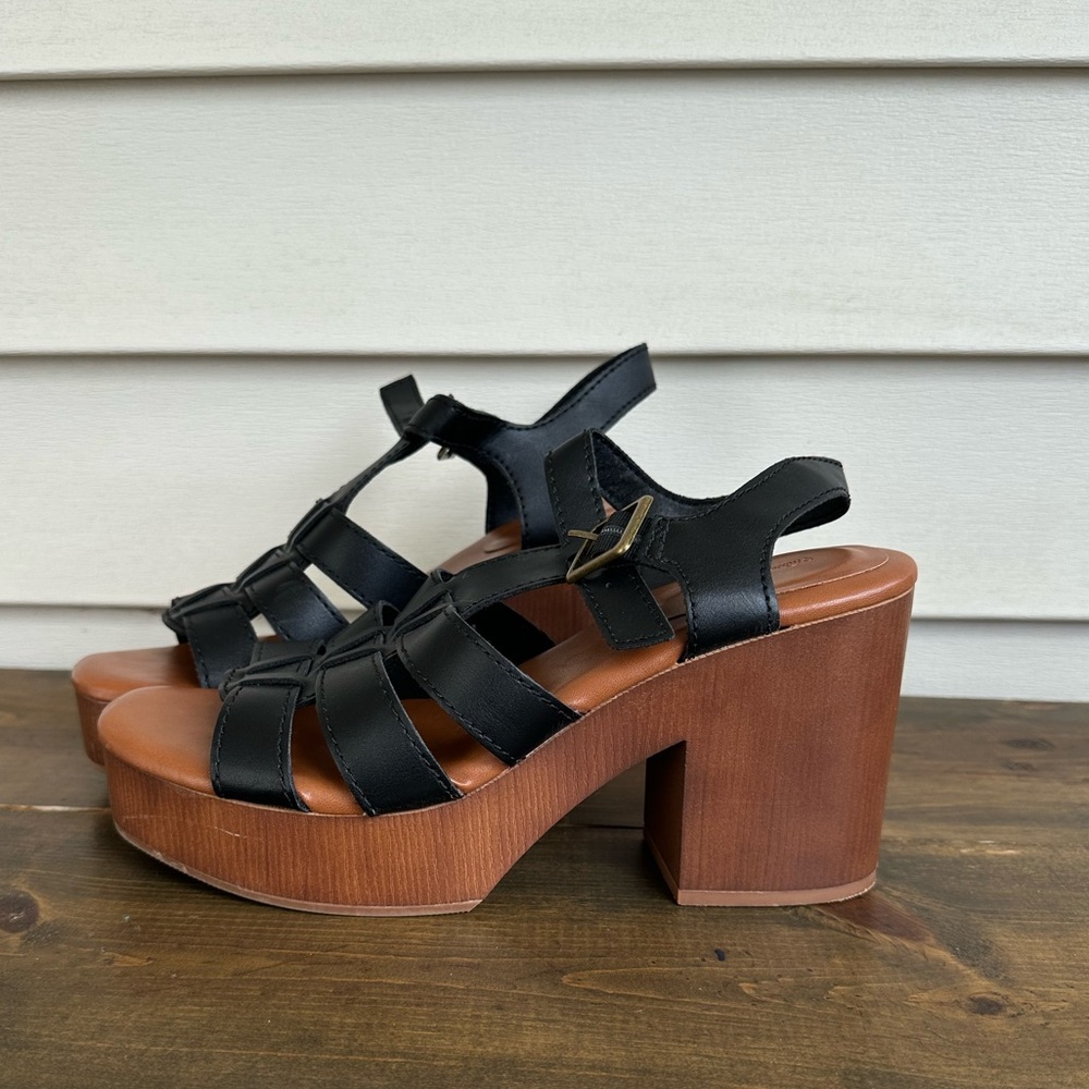 || Universal Thread || Platform Sandal